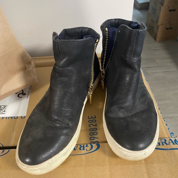 KENNETH COLE Kiera High Top Sneaker Nubuck Leather Zip Black White Contrast Sole - Picture 2 of 5